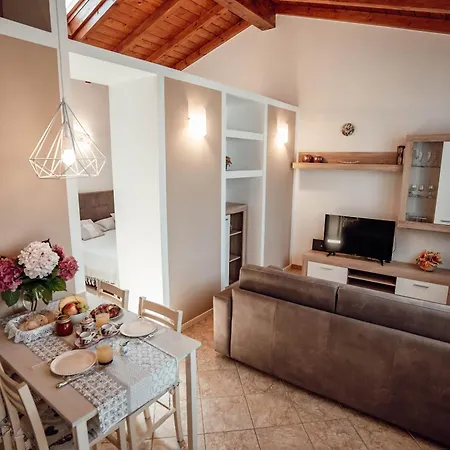 Corte Isabel New Garda Appartement