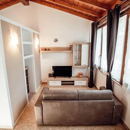 Corte Isabel New Garda Apartamento
